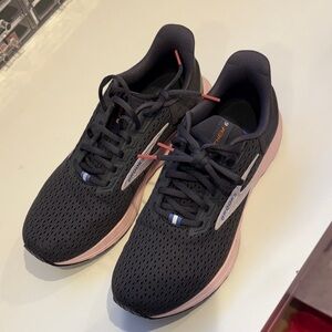 Brooks Women's Black and Pink Athletic Shoes